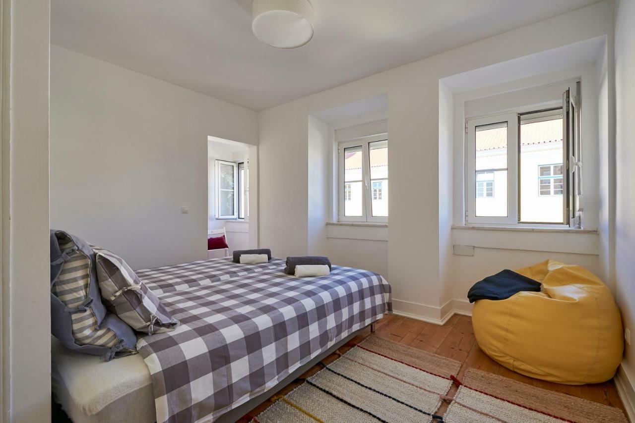 Charming Em Belem-books And Canvas Lejlighed Lisboa