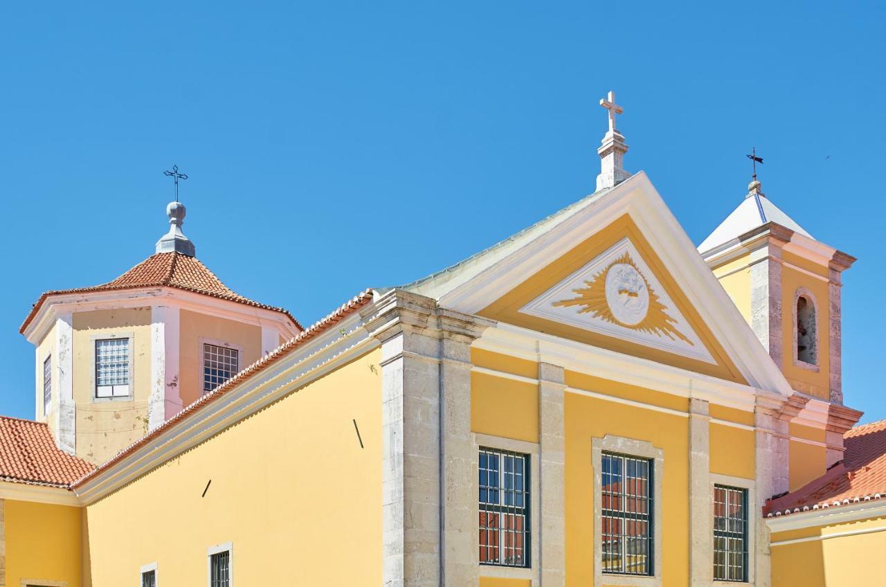 Charming Em Belem-books And Canvas * Lisbon