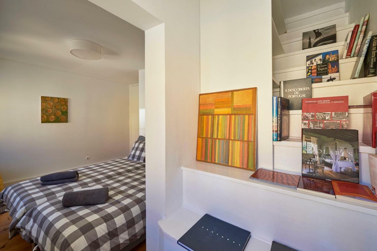 Charming Em Belem-books And Canvas * Lisbon