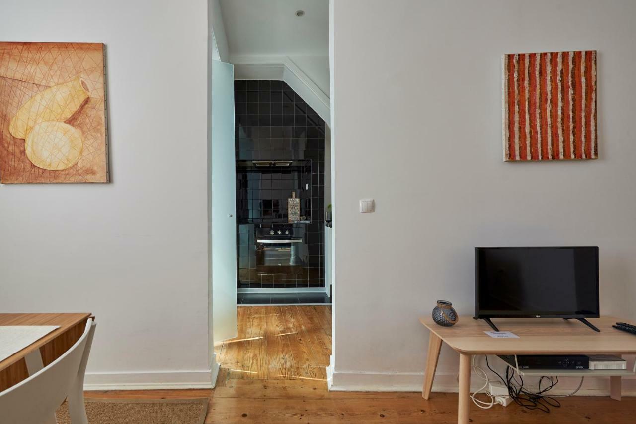 Charming Em Belem-books And Canvas Apartment
